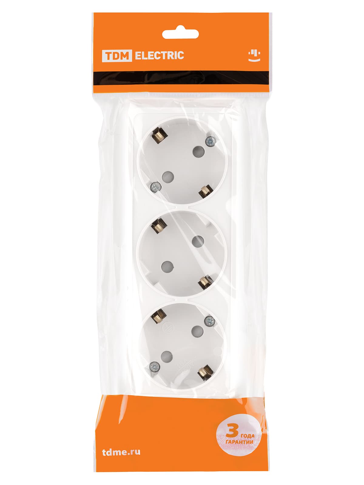 Розетка 3-х местная горизонтальная 2П+3 открытой установки IP20 16A с з/ш белая "Ладога" TDM